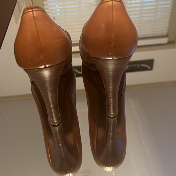 MICHAEL KORS LEATHER HEELS - Picture 3 of 9